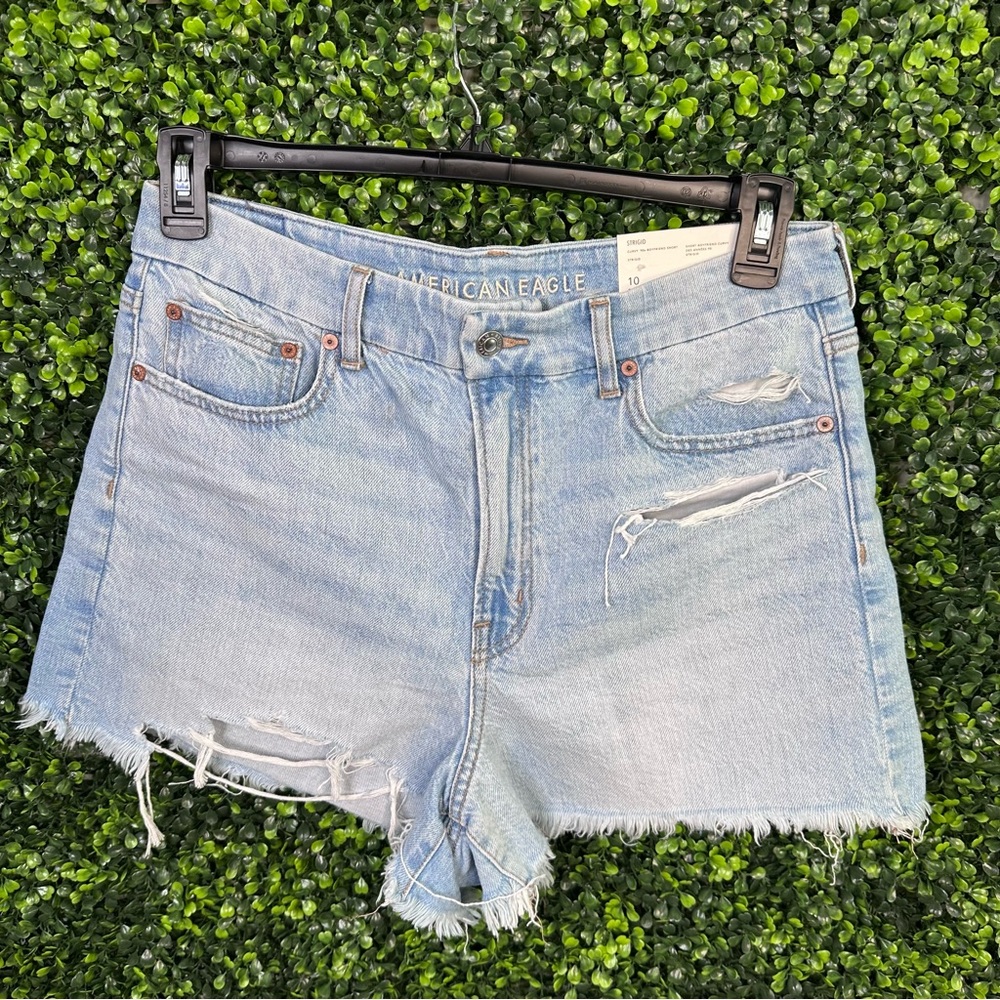 Nwt American Eagle Light Blue Strigid Curvy 90’s boyfriend denim Shorts